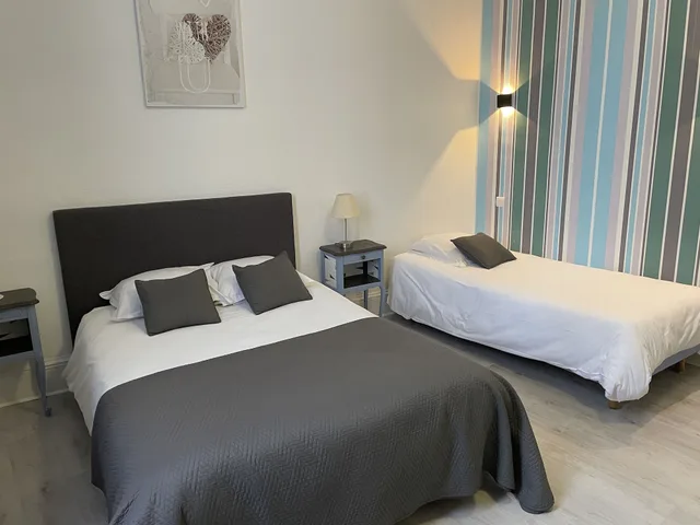 Room, Quadruple, Double Bed, Au Chapon Fin 2/10