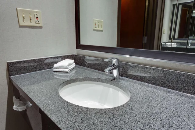 غرفة ديلوكس بسرير كينج، Drury Inn Suites Kansas City Overland Park 2/2