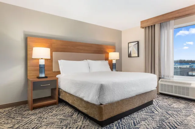 Studio, King Bed, Accessible, Candlewood Suites Collingwood 5/6