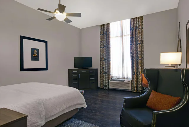 Room, Double Bed, Hampton Inn & Suites Austin At The University / Capitol 3/5
