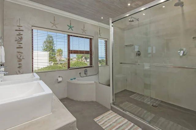 غرفة سوبيريور بسريرين منفصلين بإطلالة على البحر بشرفة بغرفة نوم واحدة، White Shark Guest House 10/10
