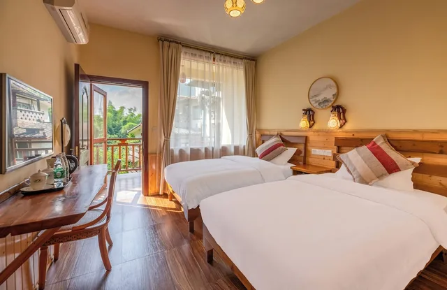 غرفة عائلية بسرير مزدوج وسرير فردي، Snow Lion Riverside Resort 1/3