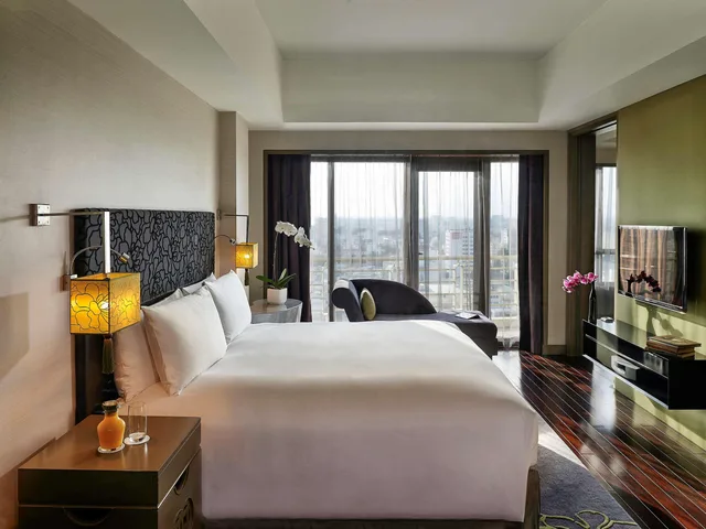 جناح بريستيج بسرير كينج بمنطقة جلوس، Sofitel Saigon Plaza Hotel 2/2