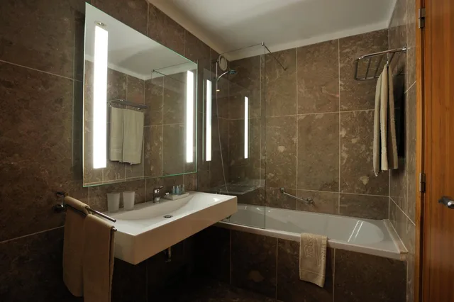 غرفة بسريرين منفصلين بإطلالة على الحديقة، Pestana Viking Beach and Golf Resort 10/10
