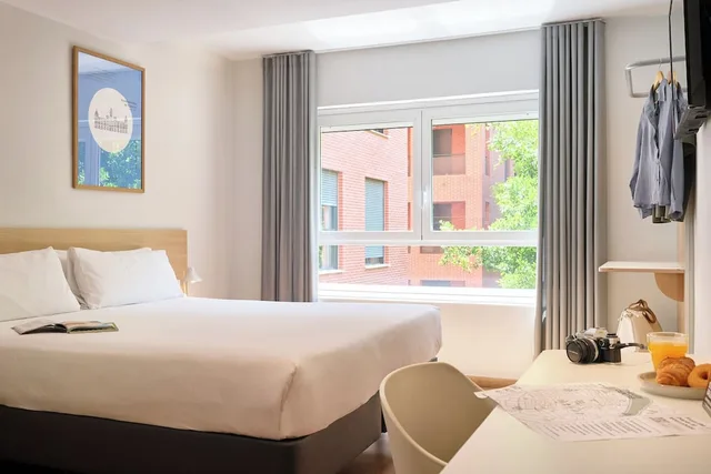 غرفة بسرير كوين، ROOMS CIENCIAS 2/8