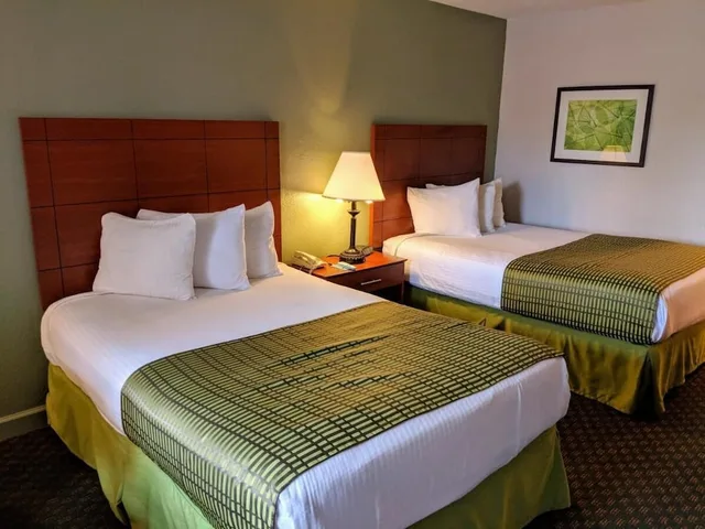Room, 2 Double Beds, Days Inn by Wyndham Asheville West 1/8