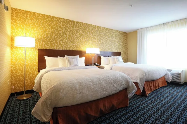 غرفة بسريرين كوين بحوض استحمام لذوي الإعاقة، Fairfield Inn Suites By Marriott Madison Verona 1/1