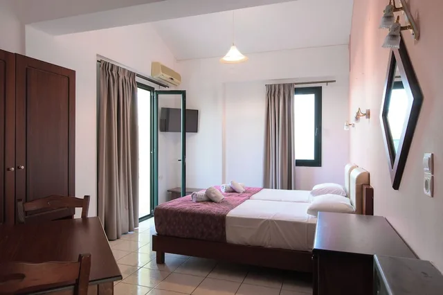 استوديو سوبيريور بسريرين منفصلين بإطلالة على المسبح، Ariadni Palace 2/8