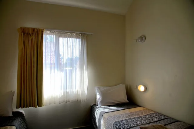 شقة عائلية بسرير مزدوج وسريرين منفصلين بغرفتي نوم، TRAVELLERS MOTOR VILLAGE 2/5