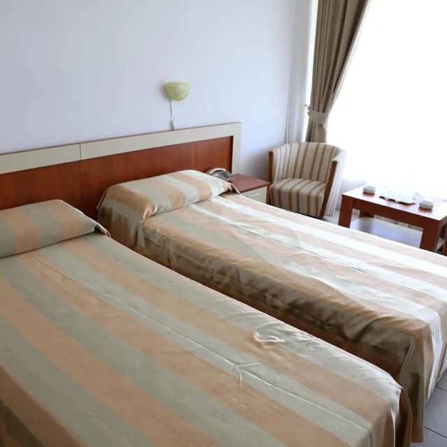 غرفة بسرير مزدوج بإطلالة على البحر، Hotel Orfeu 1/10