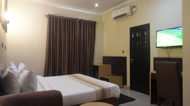 غرفة ديلوكس بسرير كينج، Caesar's Court Hotel And Suites 1/3