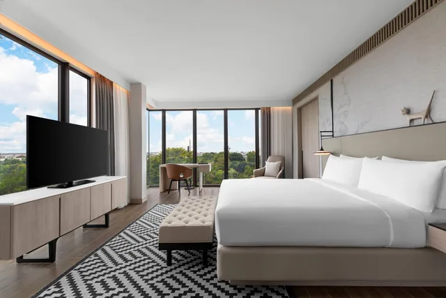 جناح ركني بسرير كينج بغرفة نوم واحدة، Courtyard by Marriott Bangkok Suvarnabhumi Airport 1/6