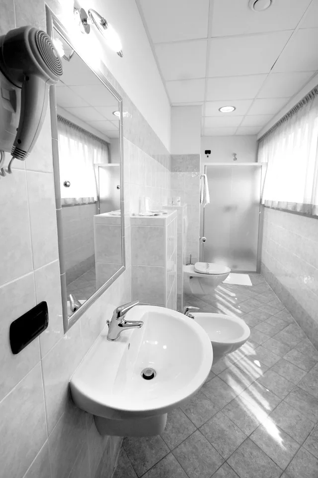 غرفة ثلاثية، Dama Hotel 7/7