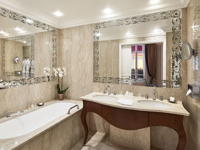 جناح جونيور ديلوكس بسريرين منفصلين، Hotel Plaza Athenee 7/10