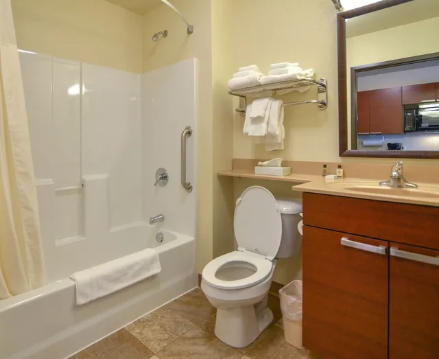 غرفة بسريرين كوين لذوي الإعاقة، My Place Hotel Brookings 6/9