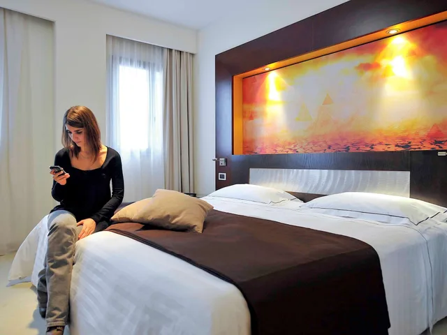 غرفة ثلاثية بسرير مزدوج وسرير فردي، Mercure Olbia Hotel e Spa 4/6