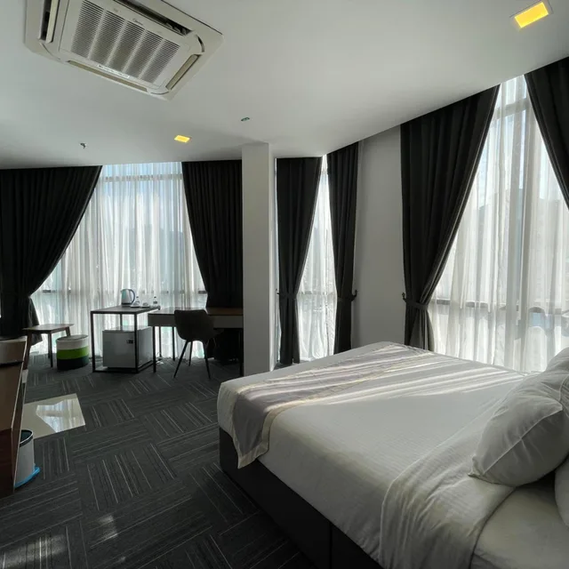 غرفة تنفيذية، WE Hotel 2/10