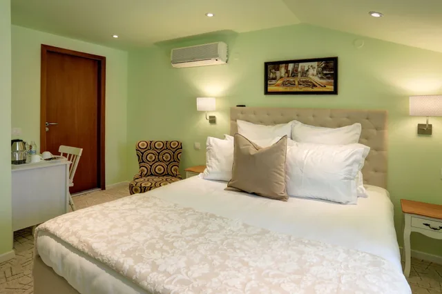 غرفة قياسية بسرير كوين بحمام خاص، City Boutique Inn 1/7