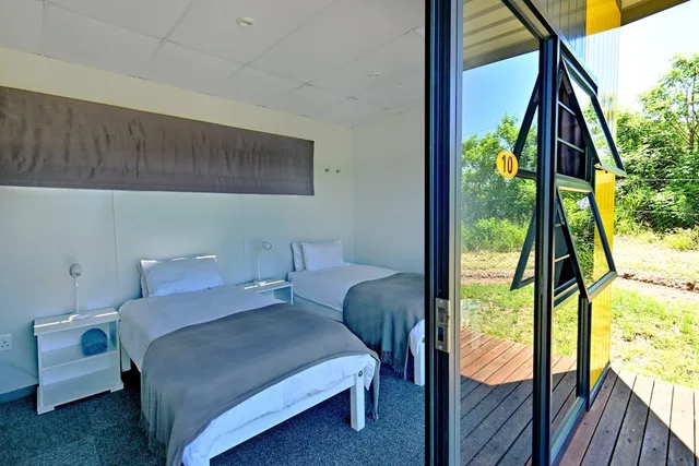 غرفة بسريرين منفصلين، SleepOver Kruger Mpumalanga International Airport 1/3