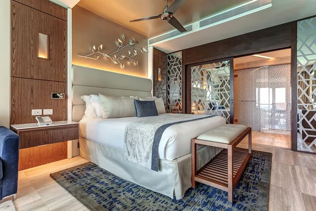 4 Bedrooms, Diamond Club, Chairman, Luxury, Suite, 2 King Beds, 4 Queen Beds, Ocean Front, Sofa، Royalton CHIC Cancun, An Autograph Collection (ex Royalton Cancun) 3/9