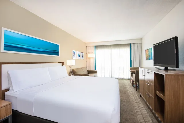 غرفة قياسية بسرير كينج بإطلالة على البحر في الطابق الأرضي، Holiday Inn Resort Aruba-Beach 1/4