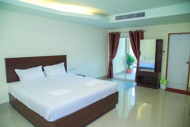 Superior, King Bed, Pool Side، Smile Residence 3/5
