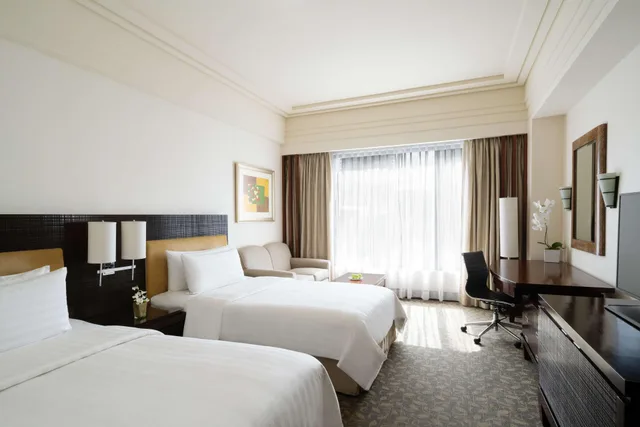غرفة ديلوكس بسريرين منفصلين بإطلالة على الحديقة، EDSA Shangri-La Manila 1/3