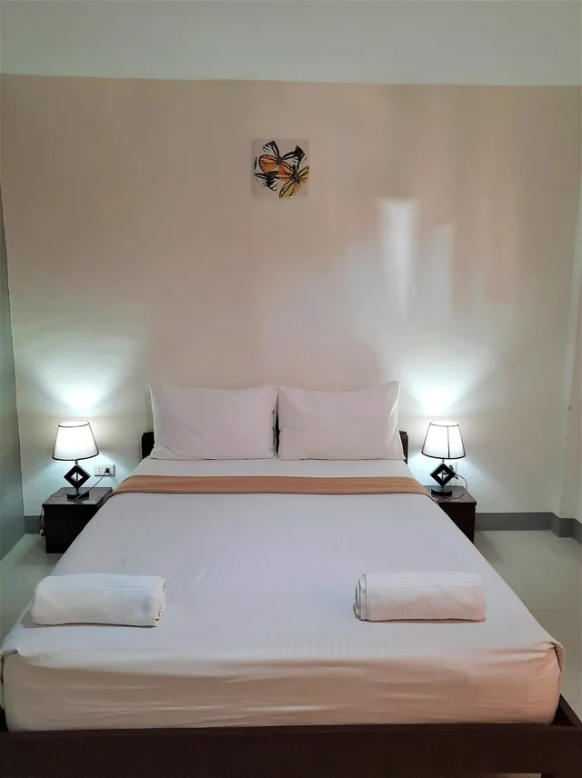 غرفة ديلوكس بسرير كوين، Conrada's Place Hotel And Resort 6/6