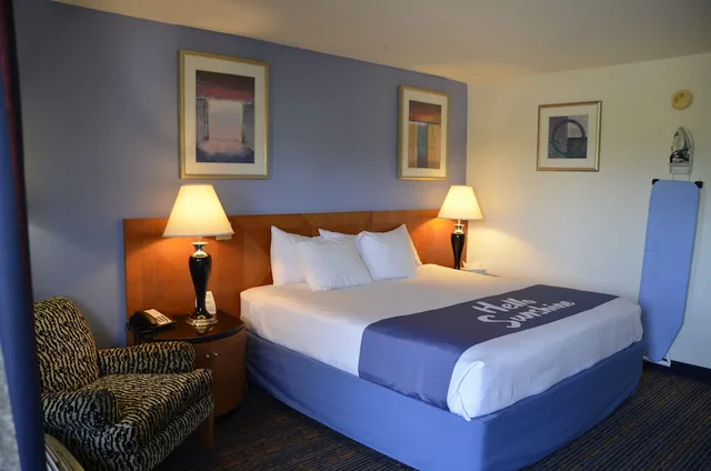 غرفة قياسية بسرير كينج يُسمح فيها بالحيوانات الأليفة، Days Inn by Wyndham Luray Shenandoah 6/10