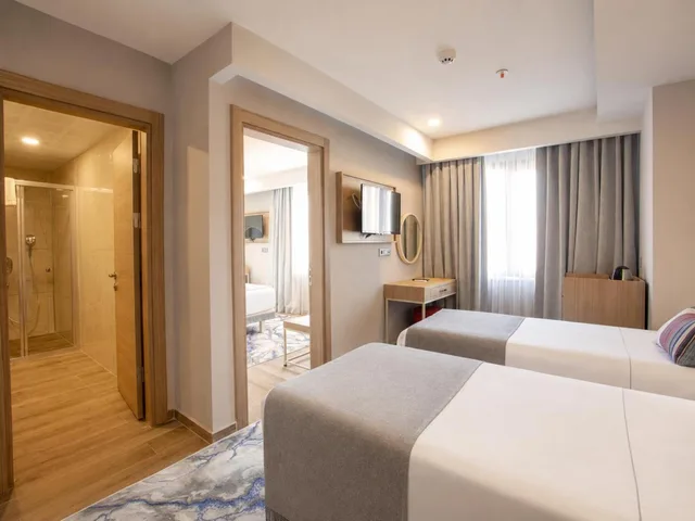 جناح عائلي ديلوكس بسرير مزدوج وسريرين منفصلين، Old Town Point Hotel & Spa Antalya 2/7