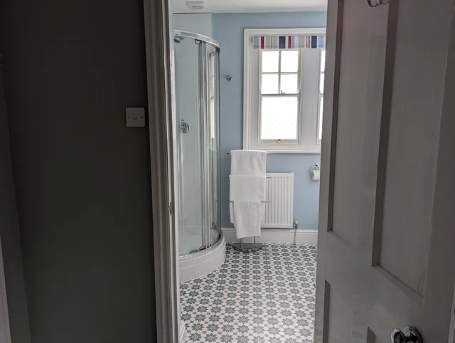 غرفة قياسية بسرير كوين بإطلالة على الحديقة، The Agent S House Bed Breakfast 5/6