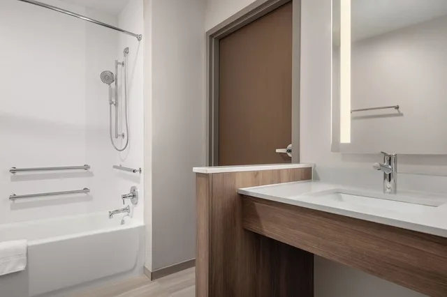 جناح بسرير كينج لذوي الإعاقة، Holiday Inn Express & Suites Muncie Northwest by IHG 4/5