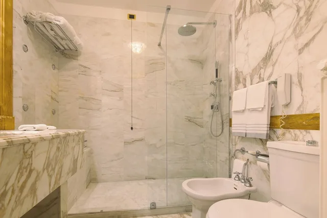غرفة بسرير مزدوج بإطلالة على البحر، Imperiale Palace Hotel 5/8