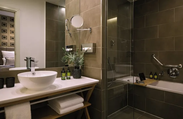 جناح جونيور بسرير مزدوج، Hotel Berlin Potsdamer Platz by Leonardo Hotels 7/7