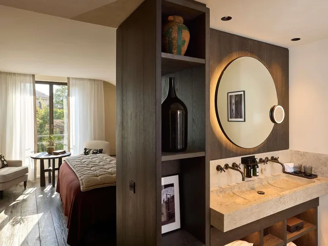 جناح رئاسي بسرير كينج بإطلالة على المسبح بشرفة، L'Isle de Leos Hotel & Spa - MGallery Collection 9/10
