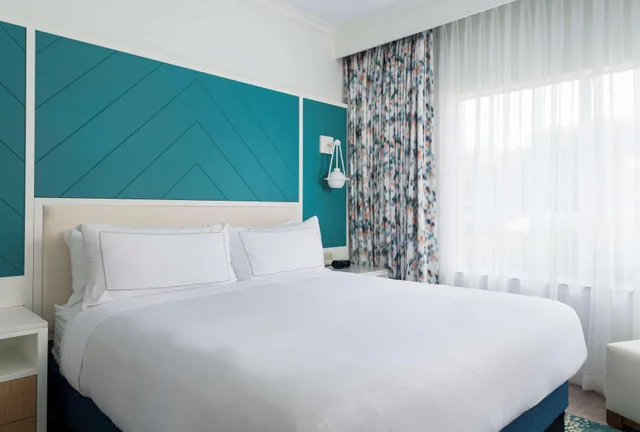 جناح بسرير كينج بإطلالة على المدينة بغرفة نوم واحدة، Doubletree Suites By Hilton Naples 1/1