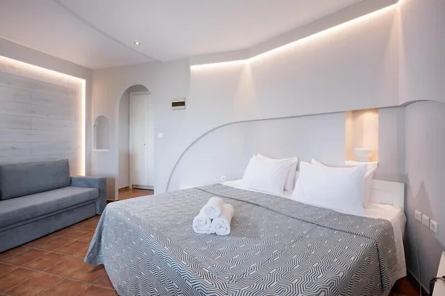 غرفة عائلية بسرير مزدوج بإطلالة على البحر مع أريكة، Alexandros Palace Hotel and Suites 3/9