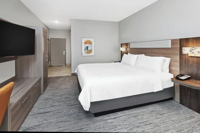 جناح بغرفة نوم واحدة، Holiday Inn Express Cleveland Airport Brookpark 2/7