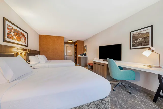 Room, 2 Queen Beds, Hilton Garden Inn Colorado Springs Airport 2/3