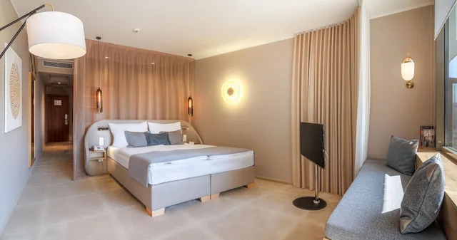 Deluxe, Double Bed, Castle View, City View, Terrace، The President 3/4
