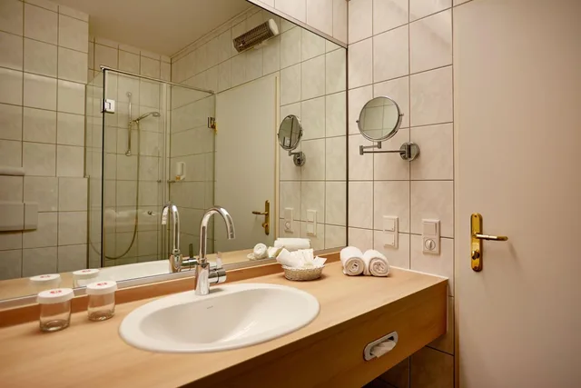 غرفة عائلية مع أريكة، H+ HOTEL WIESBADEN NIEDERNHAUSEN 8/9