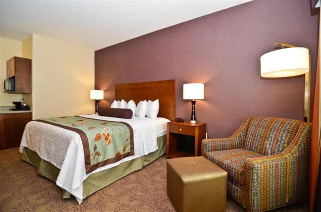 غرفة بسرير كينج لذوي الإعاقة، Best Western Plus Carousel Inn & Suites 4/5