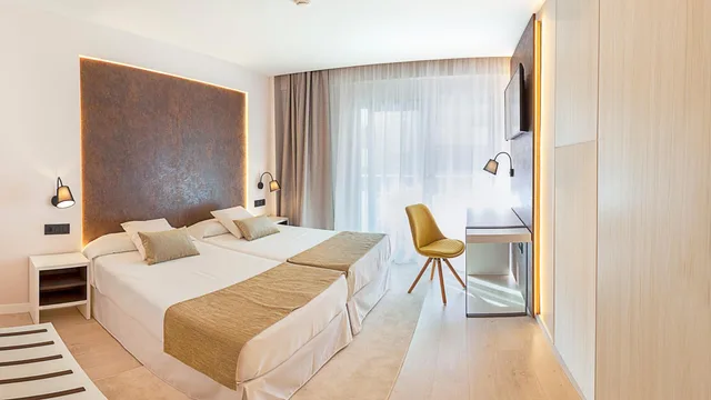غرفة قياسية بسريرين منفصلين، Benidorm Centre - Adults Only 1/4