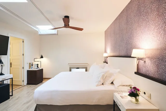 غرفة كومفورت ثلاثية بسريرين منفصلين مع أريكة، H10 Raco Del Pi Hotel 2/10