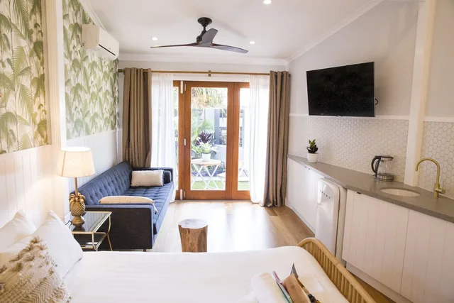Garden Suite, Queen Bed، Bay Haven Lodge 2/6