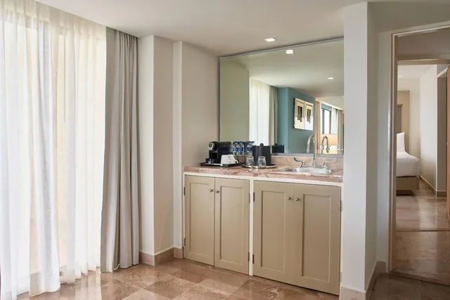 1 Bedroom, Ambassador, Suite, King Bed, Ocean Front, Large، Marriott Puerto Vallarta Resort and Spa (ex Casa Magna Marriott Puerto Vallarta Resort and Spa) 5/5