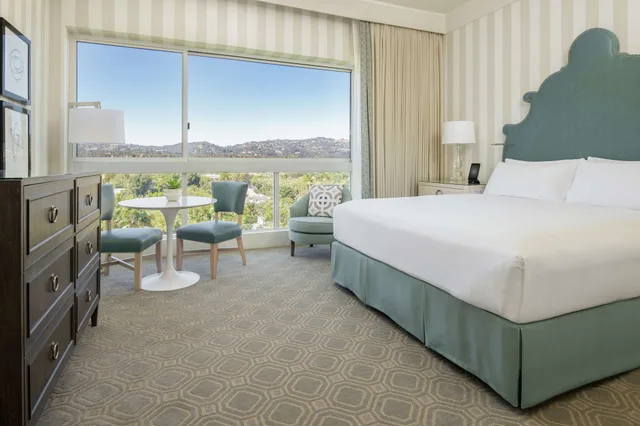 غرفة بريميير بسرير كينج بشرفة، The Beverly Hilton 4/10