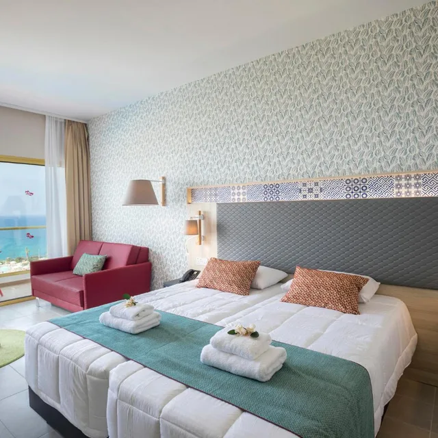 غرفة عائلية بإطلالة على البحر مع أريكة، Leonardo Laura Beach and Splash Resort 4/7