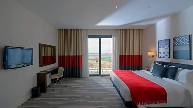1 King 1 Double 2 Bedroom Suite Theme Park Access، Staybridge Suites Abu Dhabi Yas Island 5/10