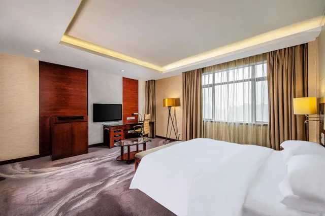 Suite, King Bed, Club Lounge Access, Club Floor، Crowne Plaza Foshan 1/6